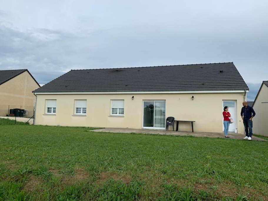 Une Maison Equipee Et Simple. Villa เนอแวร์ ภายนอก รูปภาพ